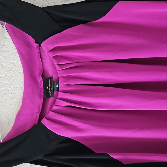 Woman's Sleeveless Color Block Blouse - Picture 2 of 4